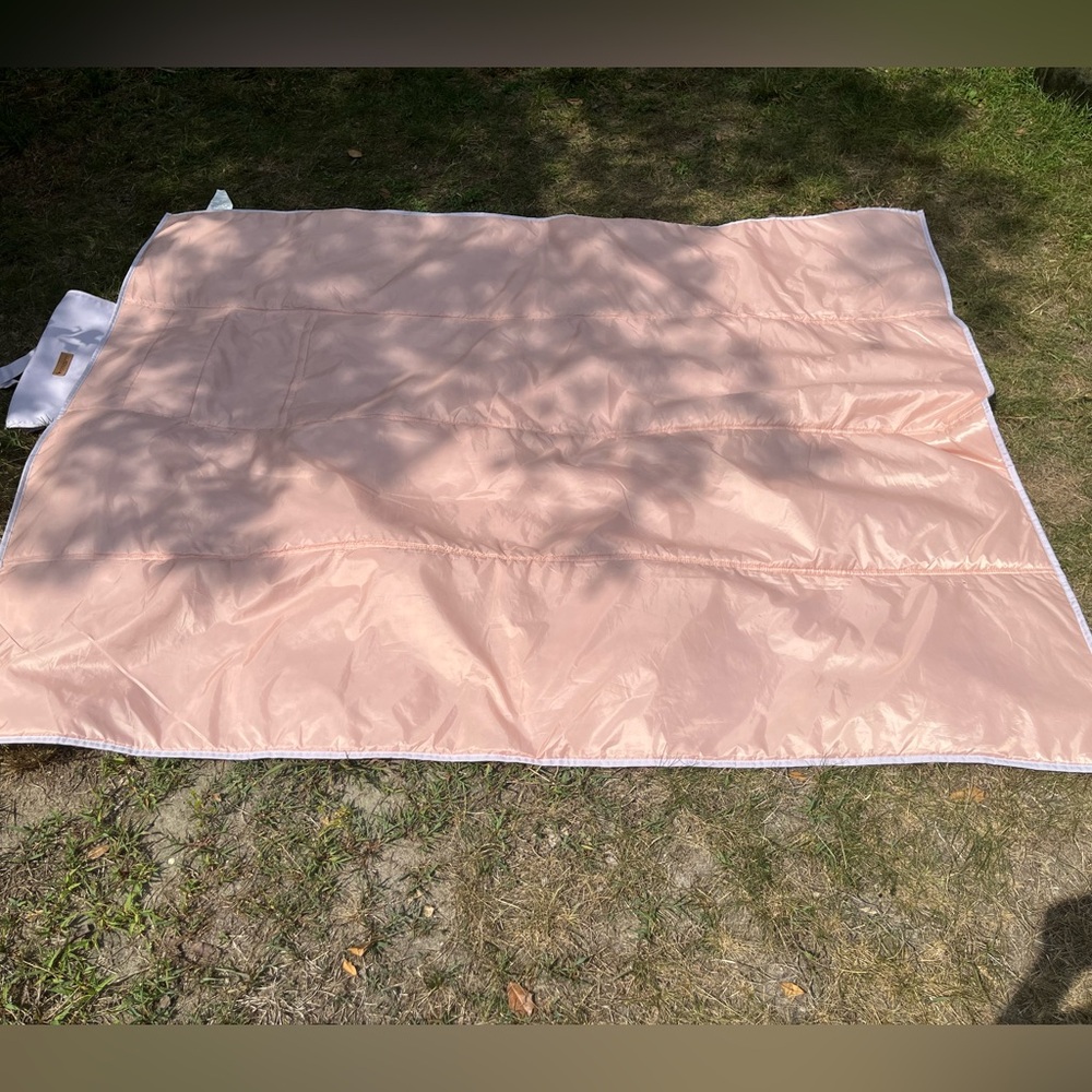 Kookaburra by UGG outdoor blanket/throw
